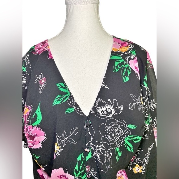 Torrid Floral Cropped Chiffon Blouse NWT - Picture 3 of 16